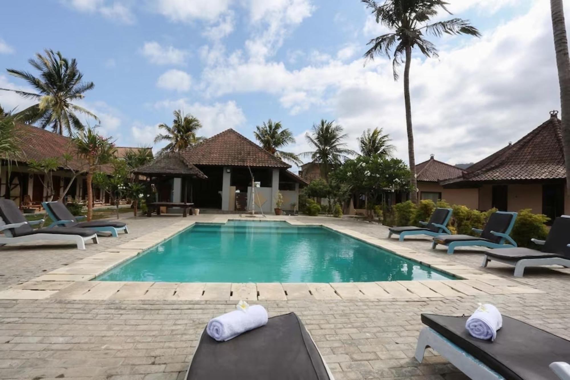 Gguesthouse Kuta  Esterno foto