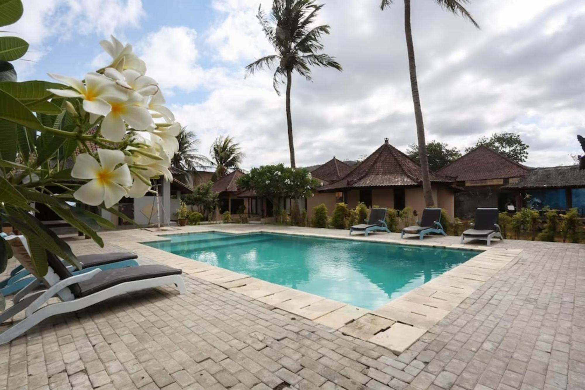 Gguesthouse Kuta  Esterno foto