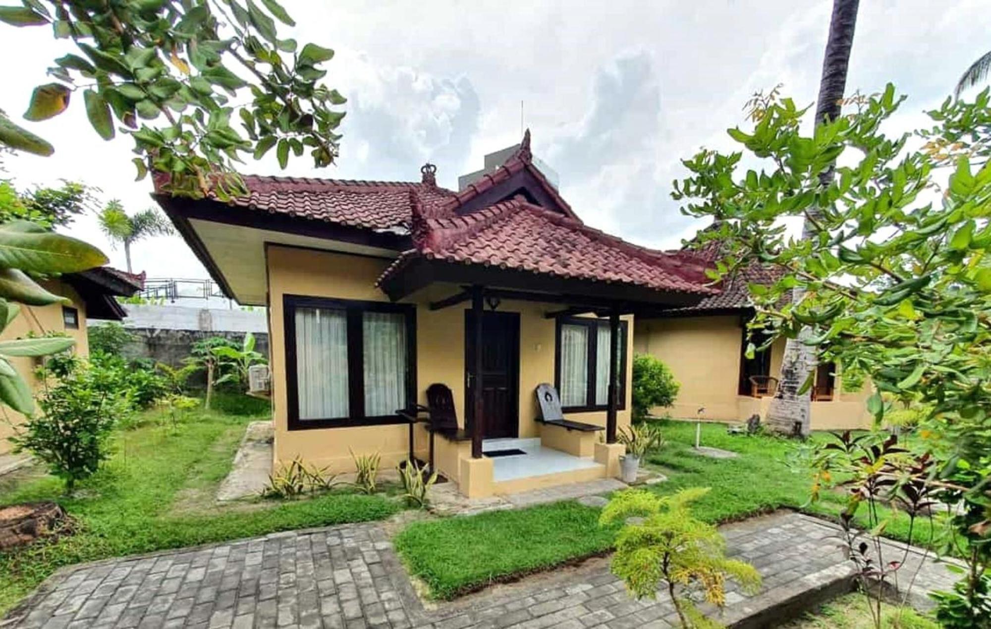 Gguesthouse Kuta  Esterno foto