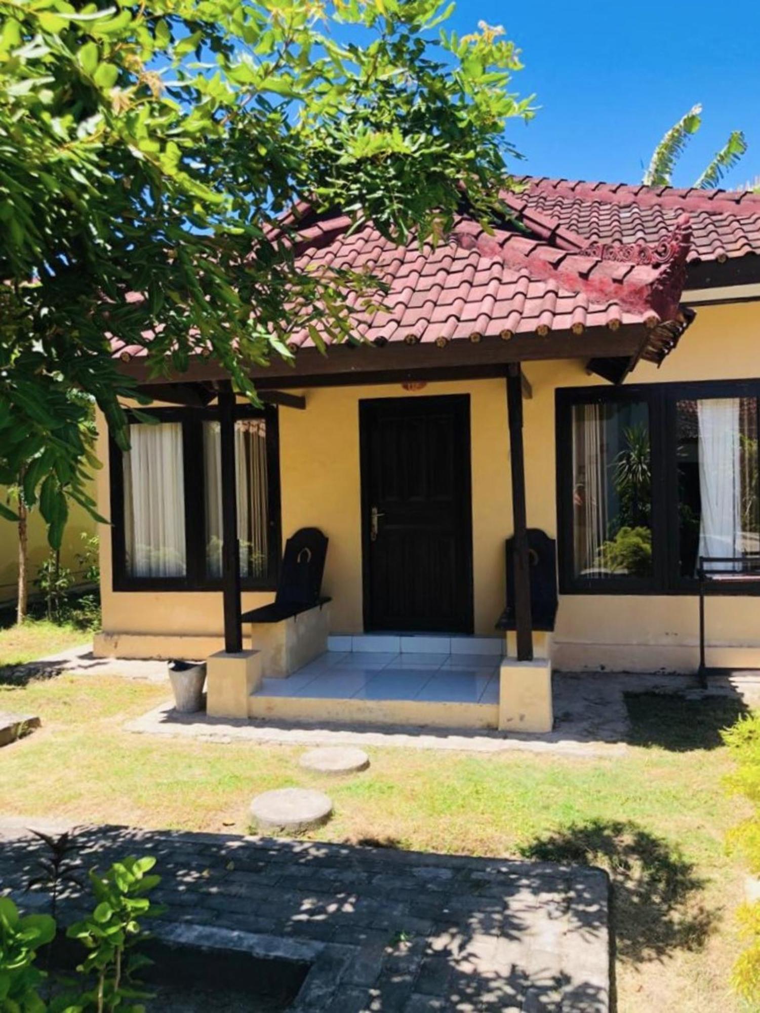 Gguesthouse Kuta  Esterno foto