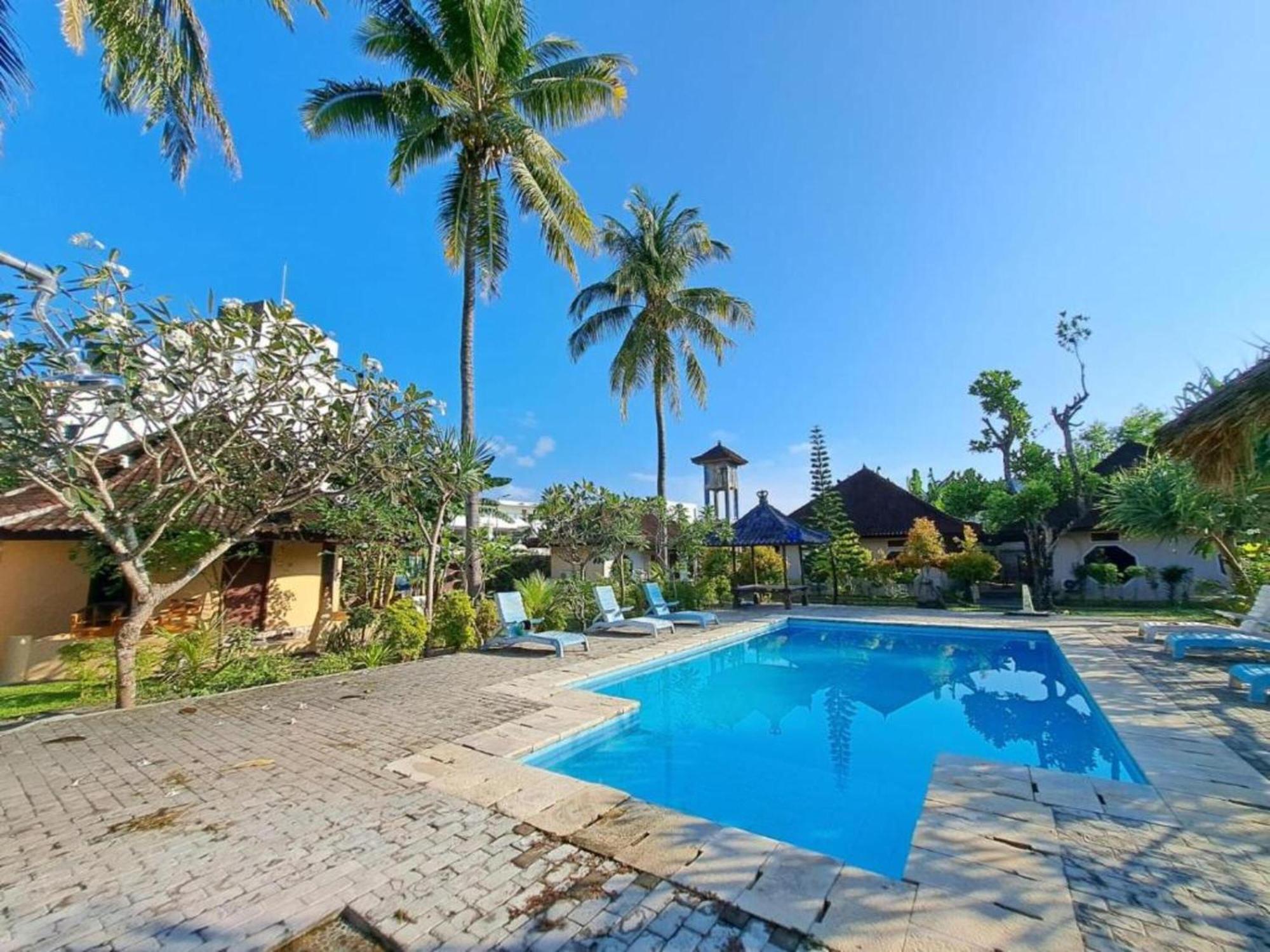 Gguesthouse Kuta  Esterno foto