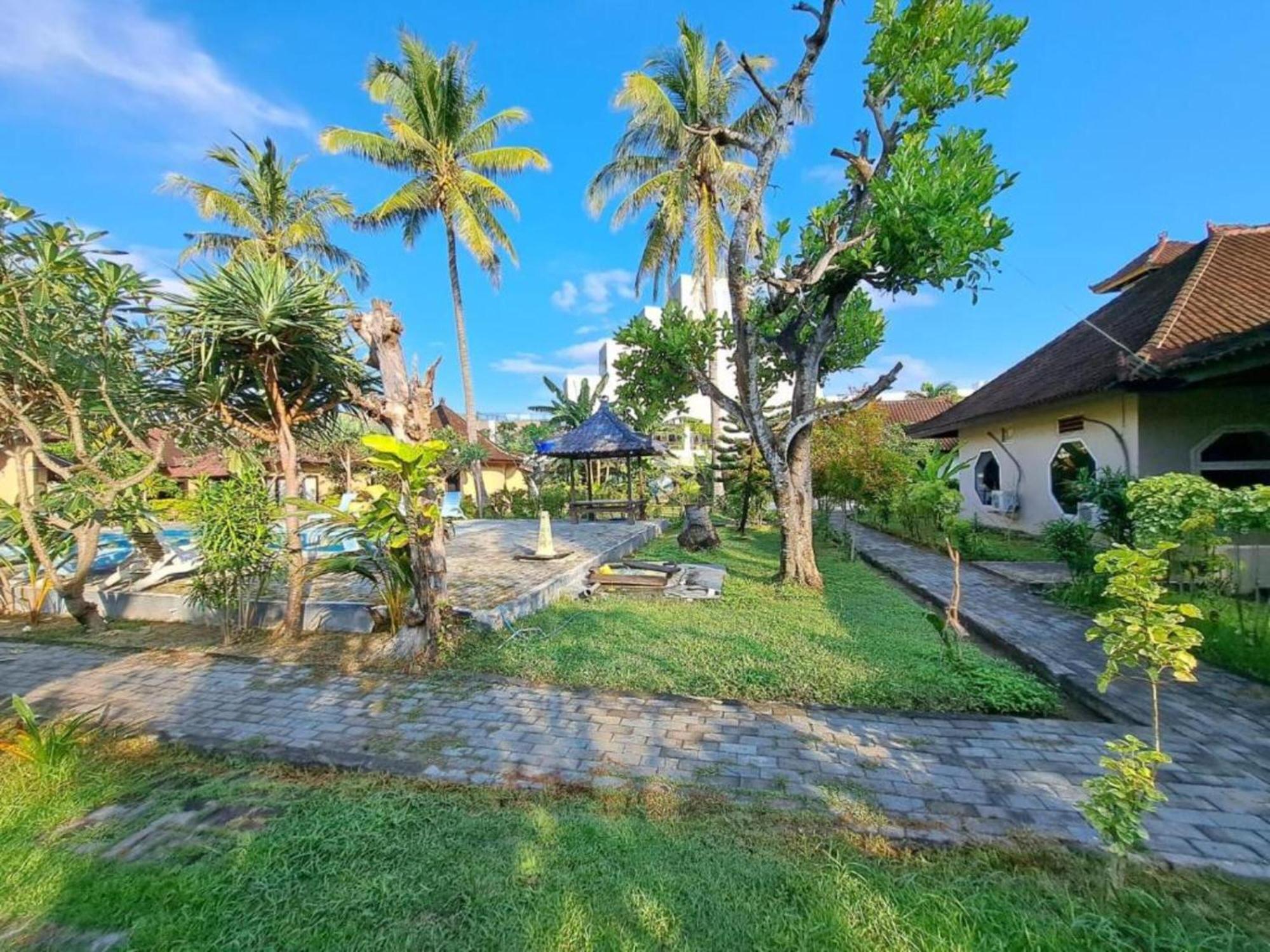 Gguesthouse Kuta  Esterno foto